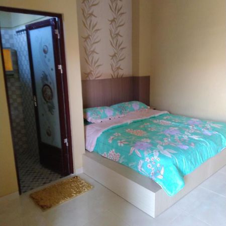 R3 Brawijaya Homestay Баньювангі Екстер'єр фото
