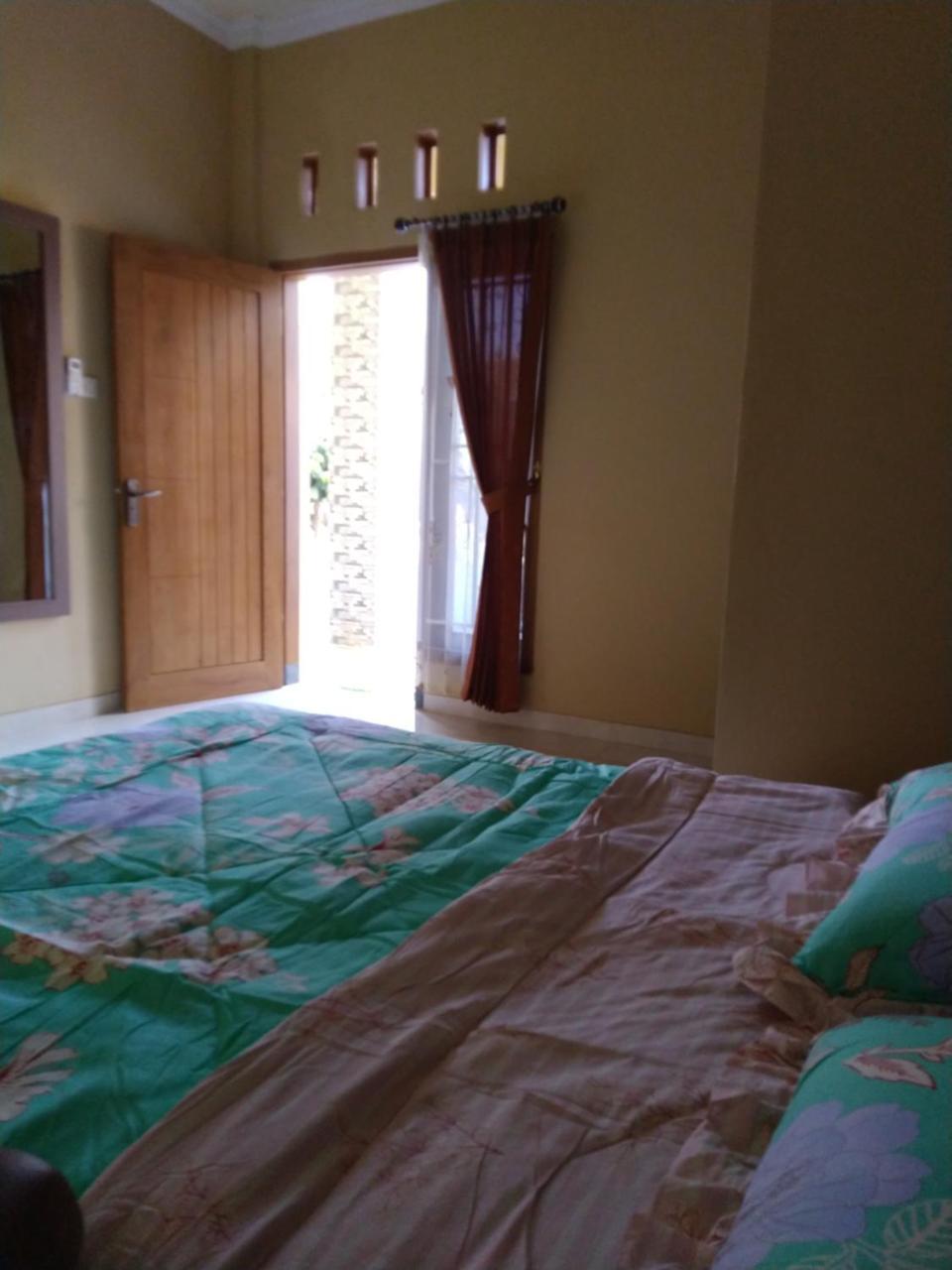 R3 Brawijaya Homestay Баньювангі Екстер'єр фото