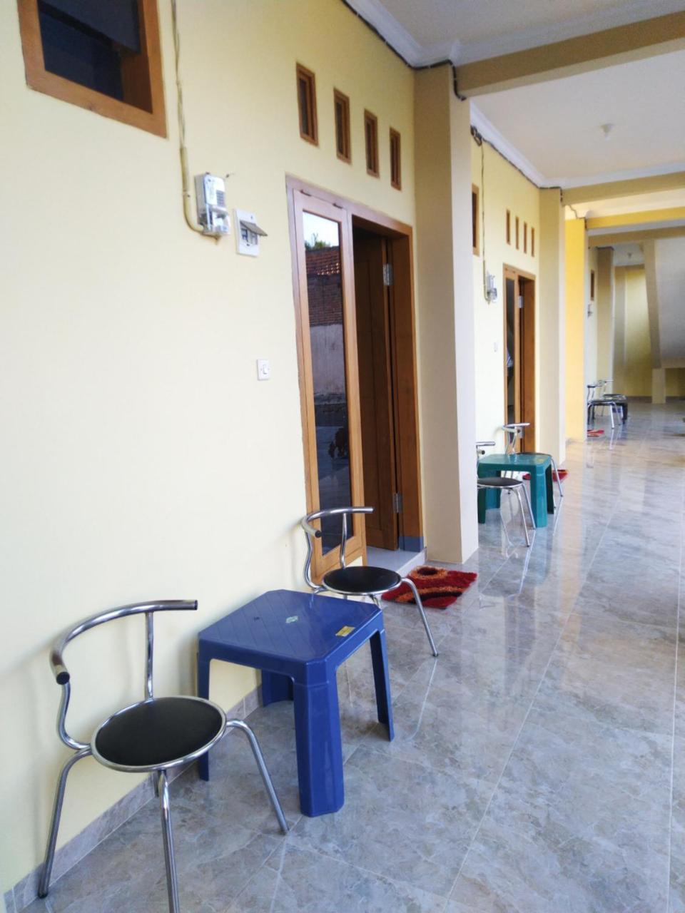R3 Brawijaya Homestay Баньювангі Екстер'єр фото