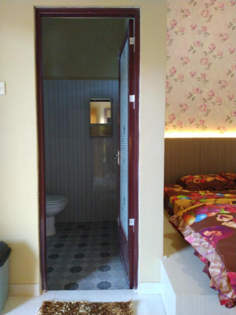 R3 Brawijaya Homestay Баньювангі Екстер'єр фото