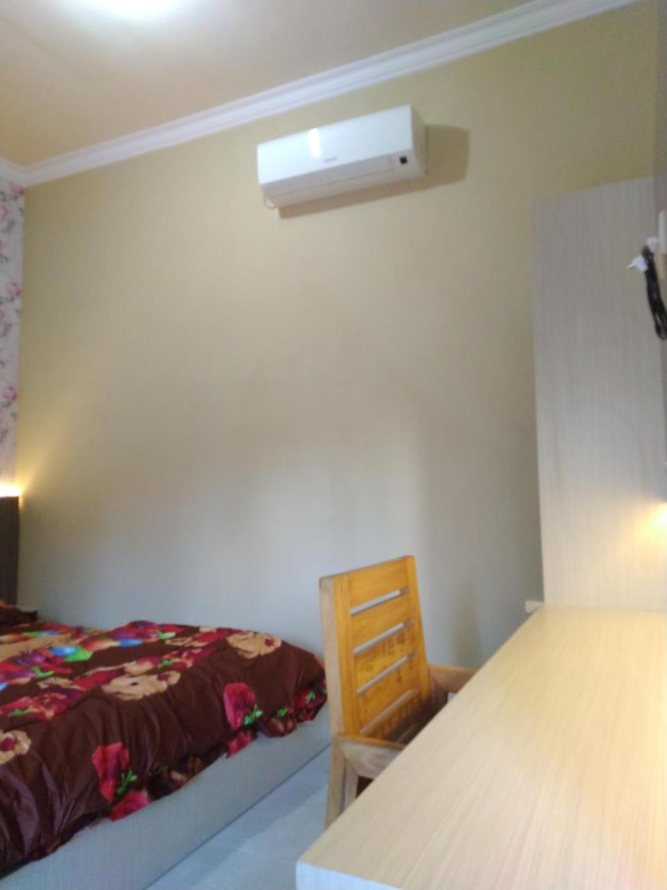 R3 Brawijaya Homestay Баньювангі Екстер'єр фото