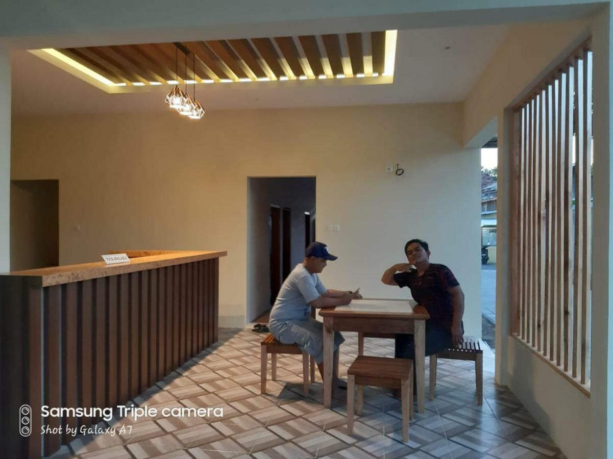 R3 Brawijaya Homestay Баньювангі Екстер'єр фото