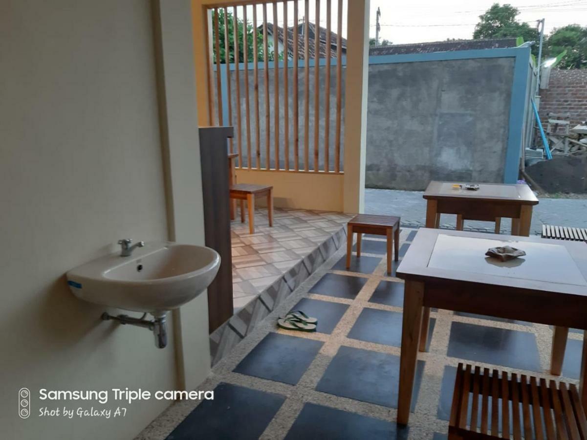 R3 Brawijaya Homestay Баньювангі Екстер'єр фото
