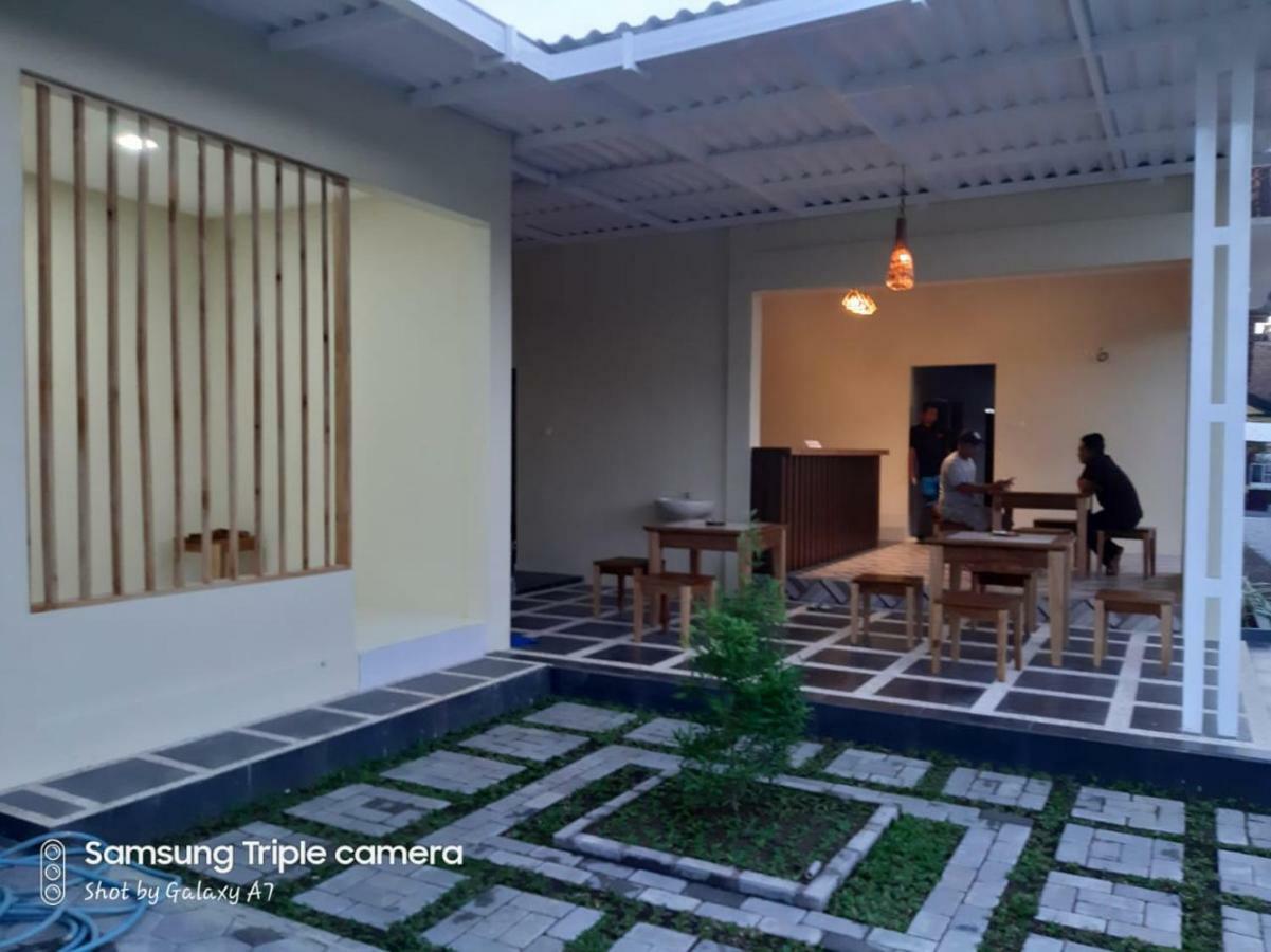 R3 Brawijaya Homestay Баньювангі Екстер'єр фото