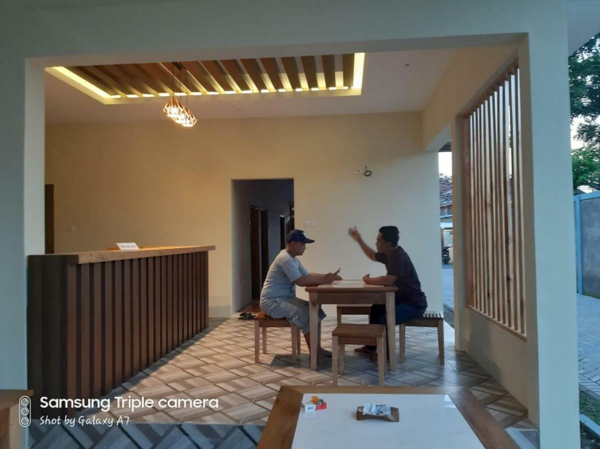 R3 Brawijaya Homestay Баньювангі Екстер'єр фото