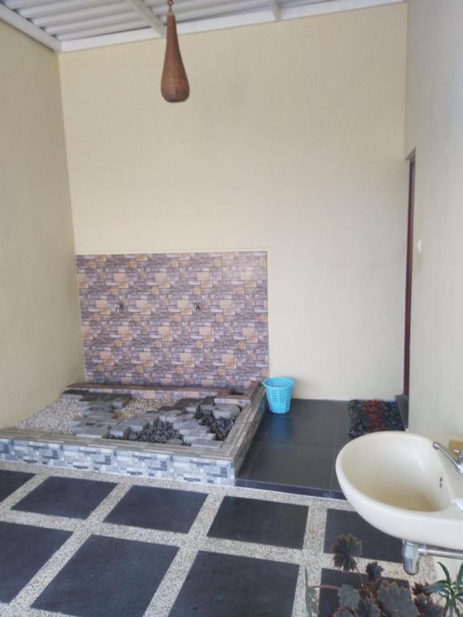 R3 Brawijaya Homestay Баньювангі Екстер'єр фото