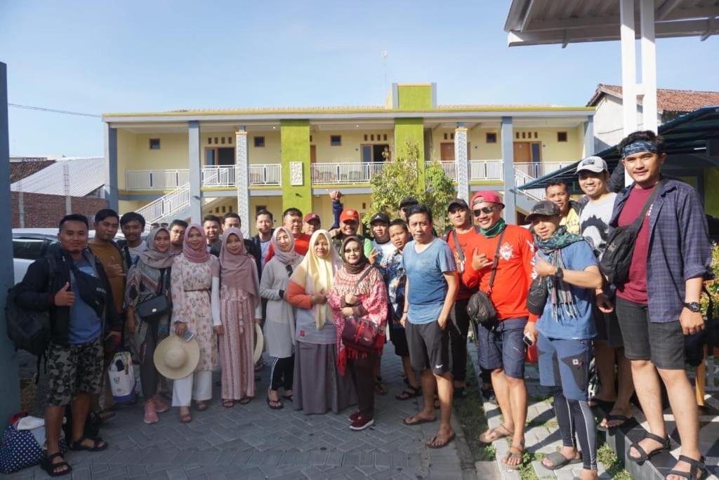R3 Brawijaya Homestay Баньювангі Екстер'єр фото