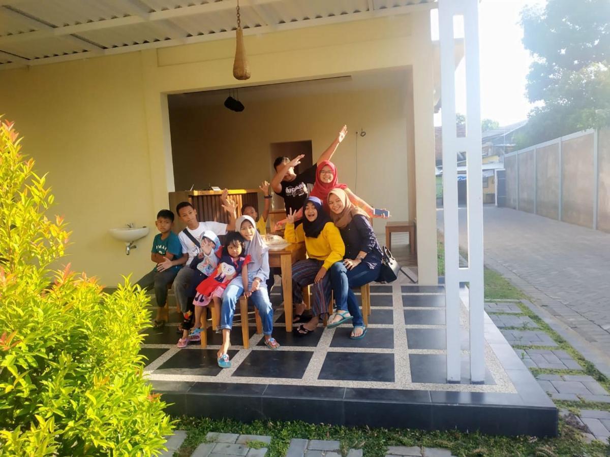 R3 Brawijaya Homestay Баньювангі Екстер'єр фото